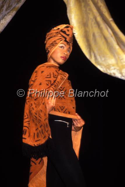 mode 30.JPG - Défilé Abou DiaNuit mandingue 1996Paris, France